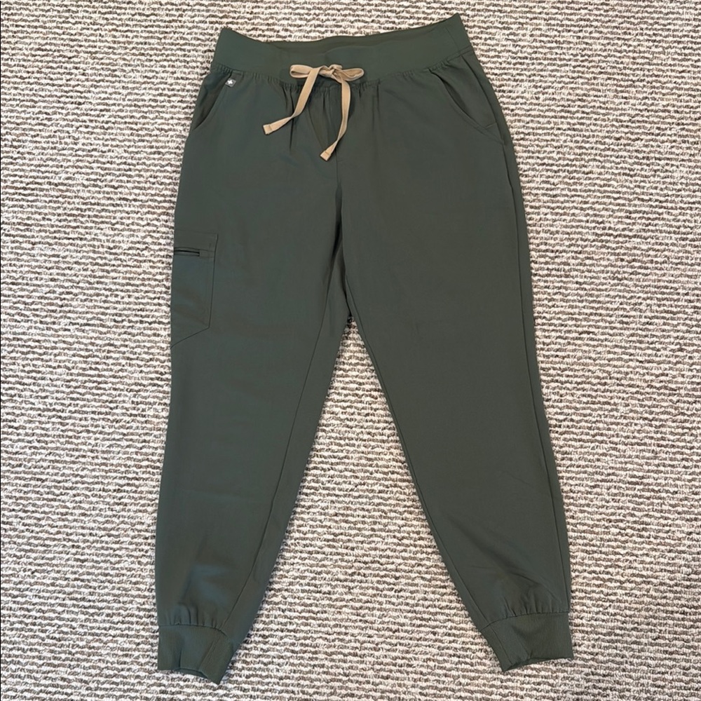 FIGS. Zamora. Regular. Medium. Jogger. Moss